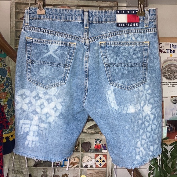 Upcycled vintage Tommy Hilfiger cut off denim shorts : OOAK dyed distressed : - Picture 6 of 16